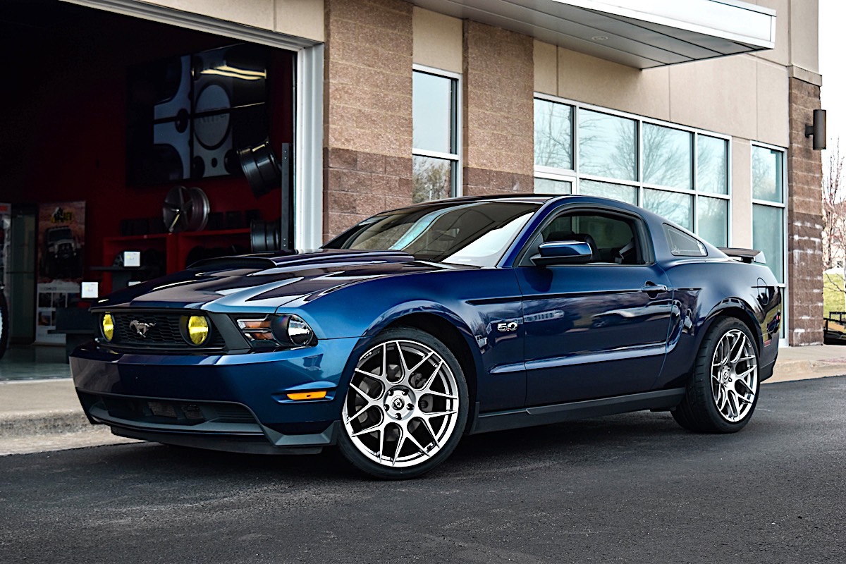 Ford Mustang with HRE FF01